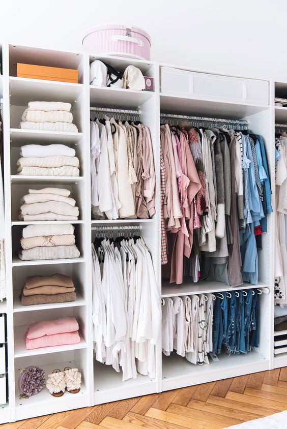 COAT HANGERS VS. SHELVES: KNOW WHAT'S BEST FOR YOUR CLOTHES