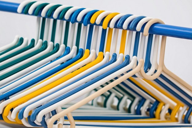 13 AMAZING WAYS TO CREATE CRAFTS WITH PLASTIC HANGERS