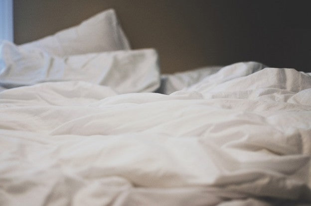 HOW OFTEN SHOULD YOU WASH BED SHEETS? (PLUS HOW TO ORGANIZE IT)